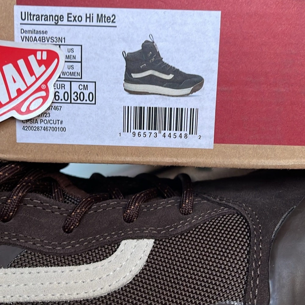Vans WMNS Ultrarange Exo Hi Mte2 Demitasse
VN0A4BVS3N1
Sneakers - Picture 3 of 16